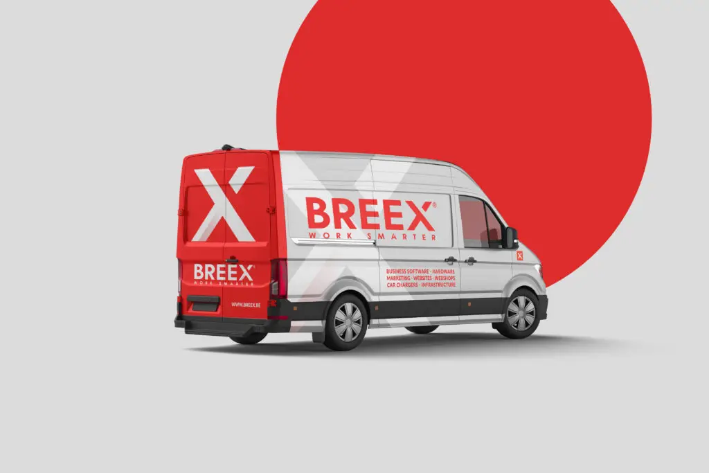 Camionette beletteren: Mockup van de voertuigbranding voor Breex, focus op ontzorging en snelle, professionele uitvoering.
