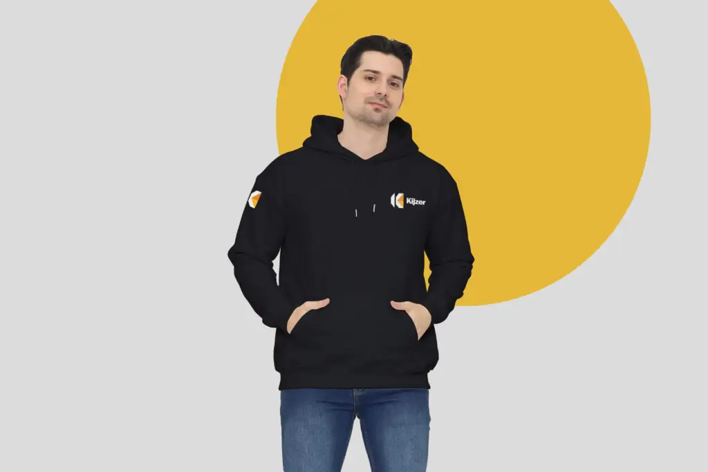 Mockup van bedrukte bedrijfskleding voor Kijzer, professioneel design met volledige ontzorging van bestelling tot levering.